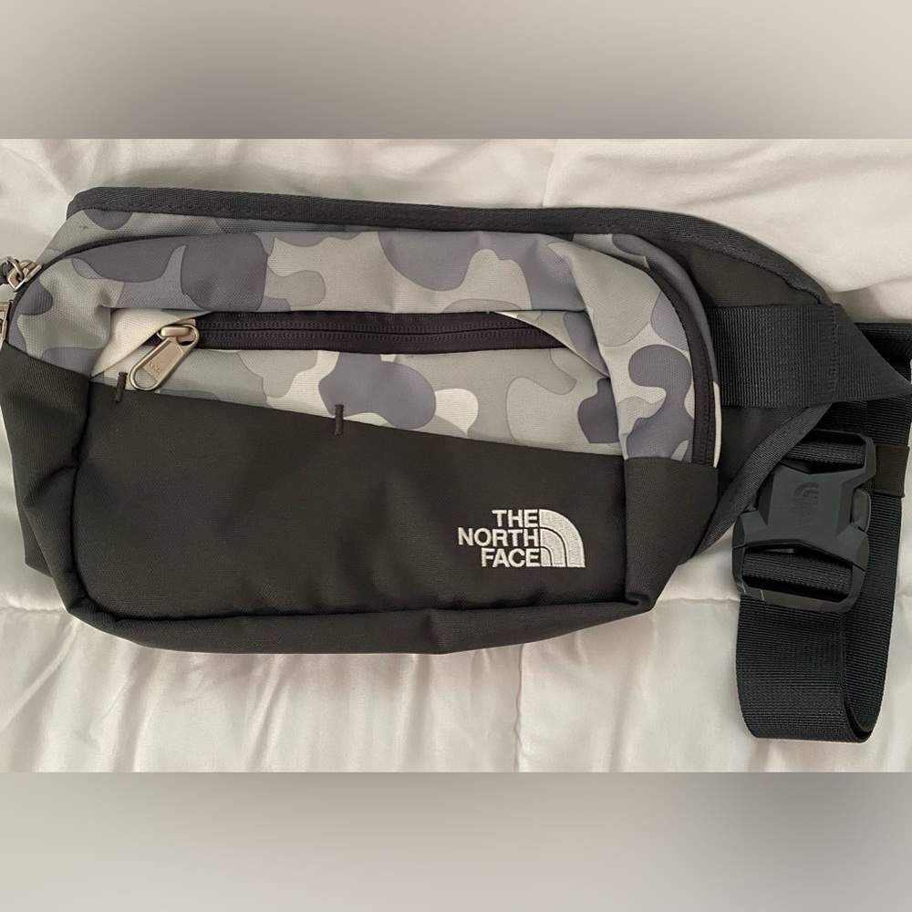 The North Face Camo Belt Bag / Fanny Pack - EUC!!